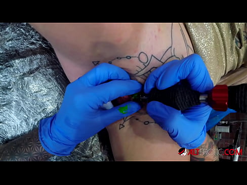 ❤️ An hottie thar a bheith tattooed Sully Savage fuair tattoo ar a clitoris ❤❌ Porn ag porn % ga.kassa-standupbar.ru%